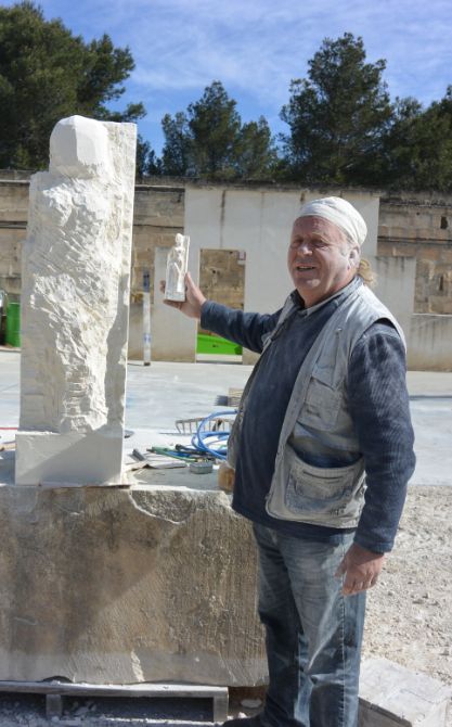 Sculpture en pierre blanche proche d'Aix en Provence
