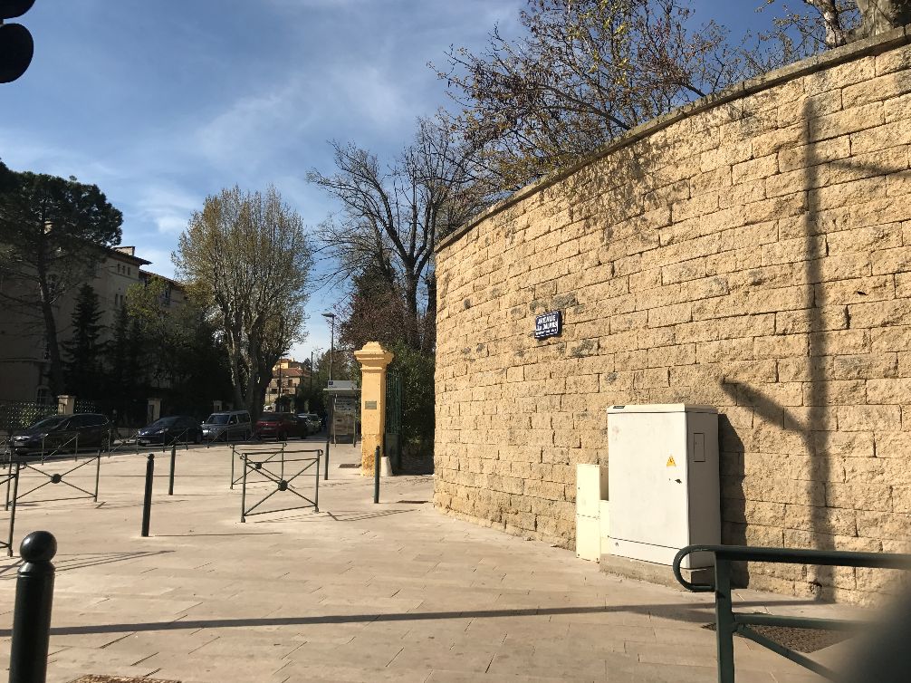 Mur de pierre à bâtir en pierre du Pont-du-Gard sur Aix en Provence