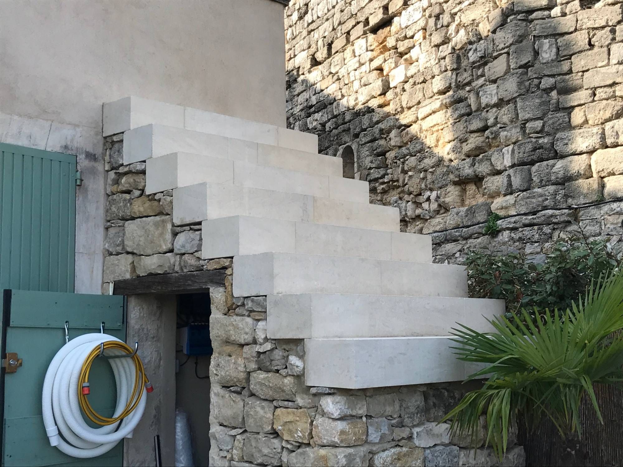 Escalier en pierre d'Estaillades
