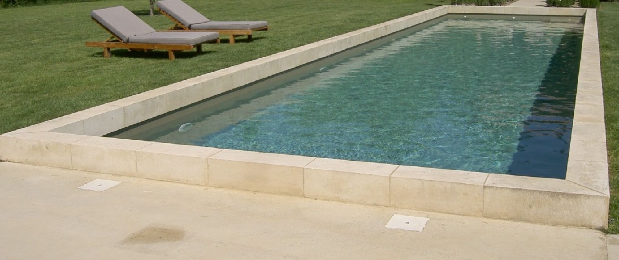 Margelles de piscine sur Saint Tropez