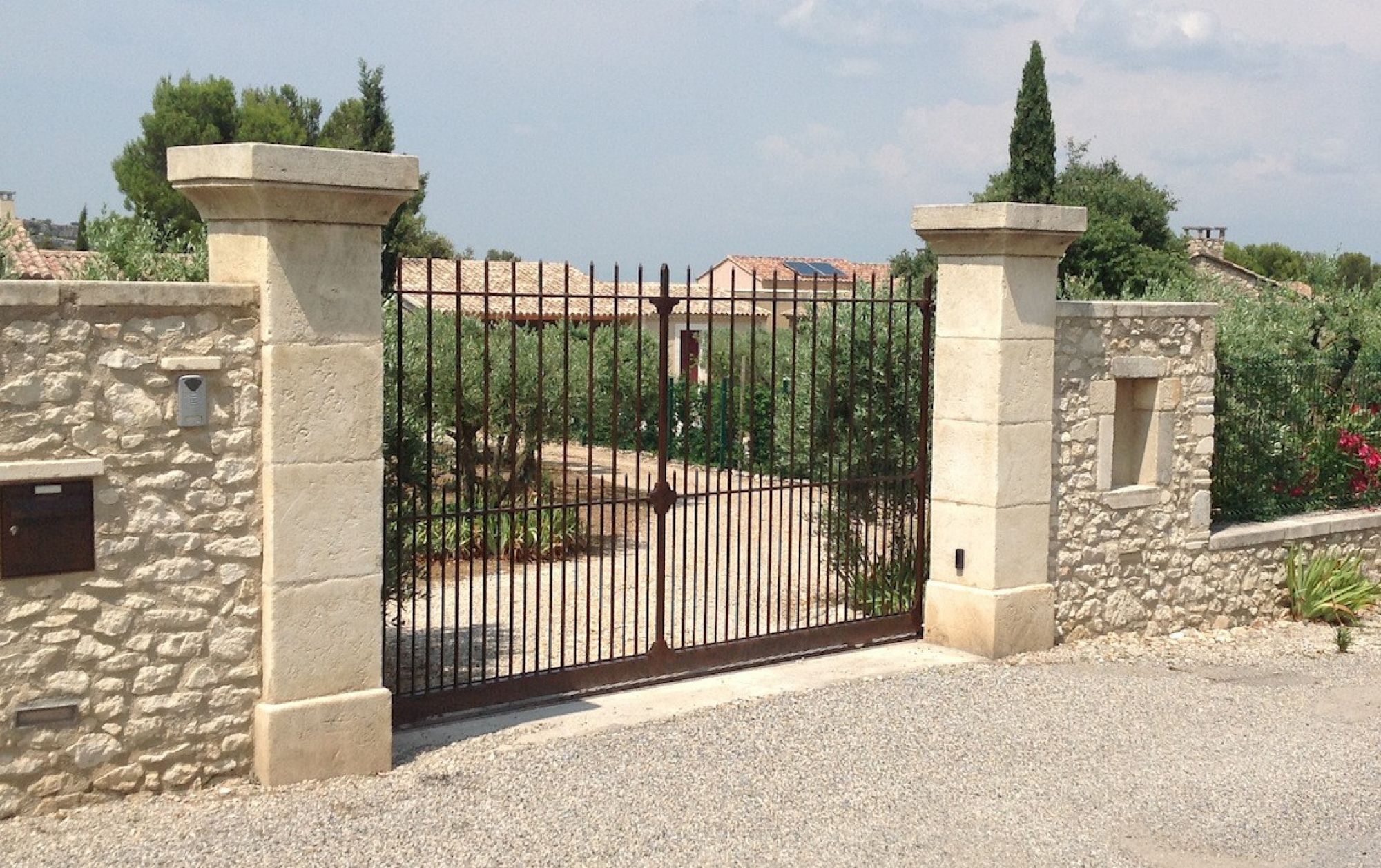 Piliers en pierre pour portail 