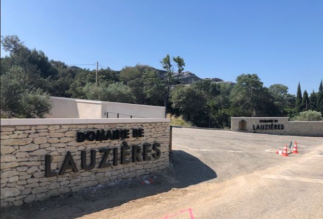 Domaine de Lauzières en pierre de Fontvieille
