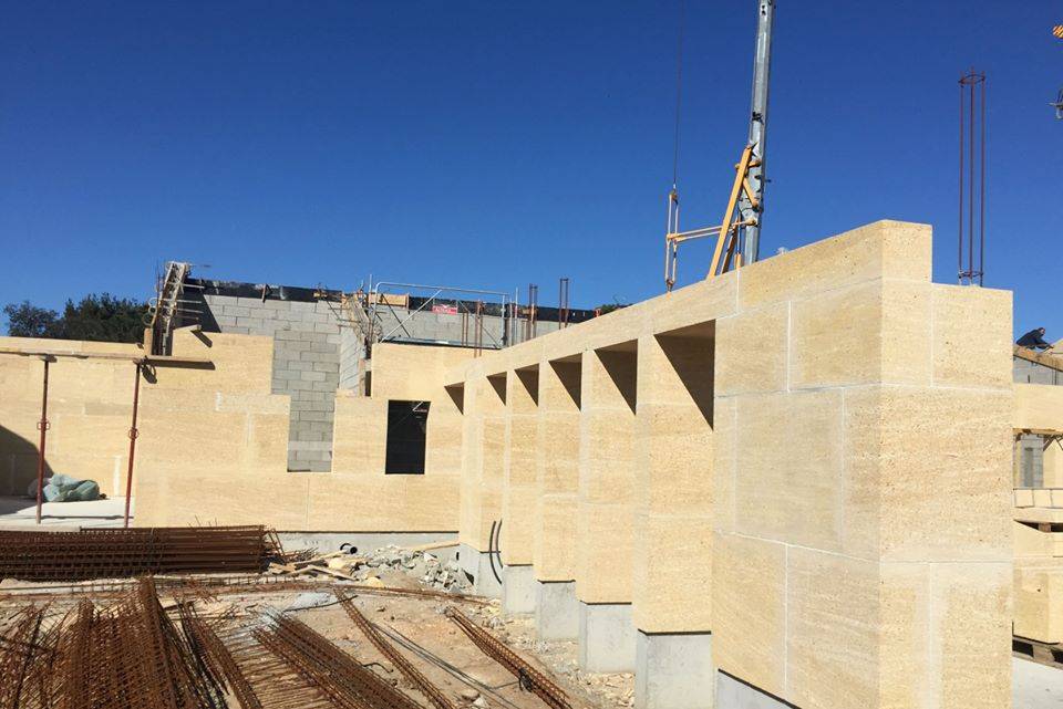 école en pierre massive à Fos sur Mer